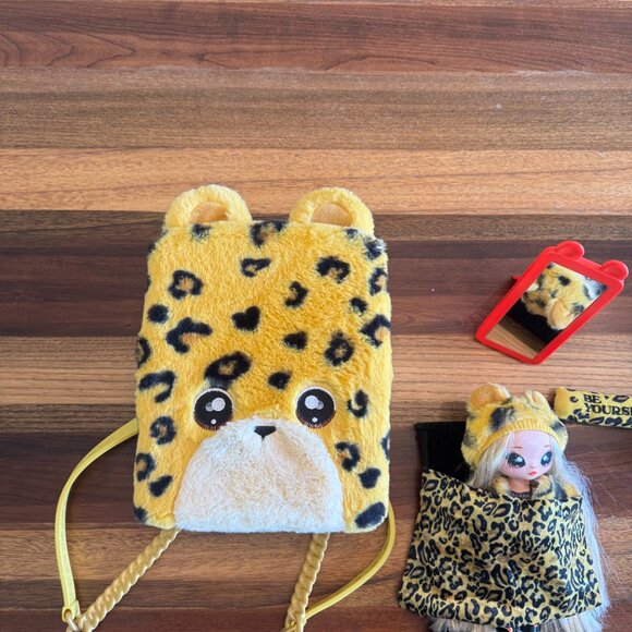 Na! Na! Na! 3-In-1 Backpack Bedroom Doll Playset with Jennel Jaguar, 6 Piece - Picture 6 of 6